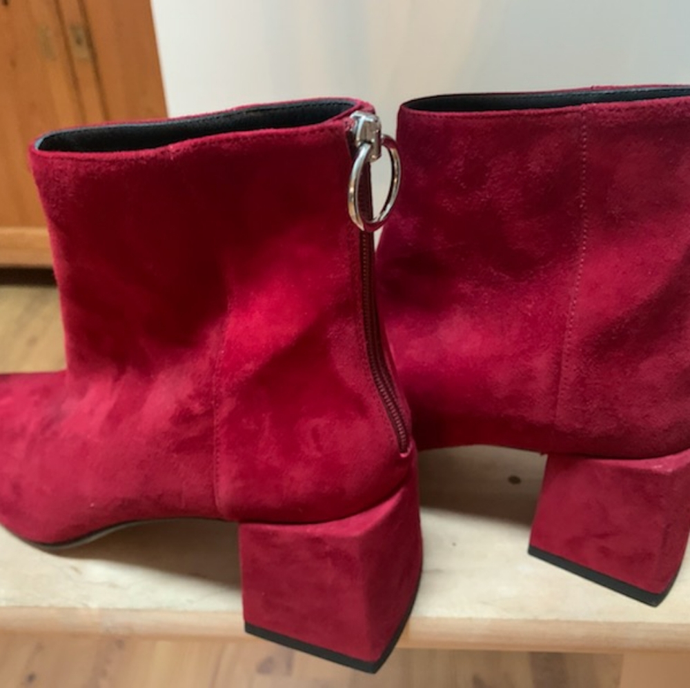 Via Spiga red suede booties - 8.5